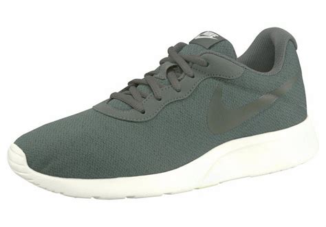 nike tanjun herren oliv grün|Sneaker für Herren von Nike Tanjun .